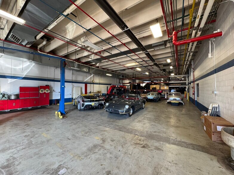 More Photos Of 777 Kuehn Ct, Neenah Warehouse For Sale