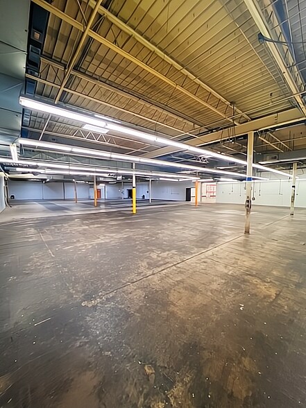 More Photos Of 2400 Industrial Ln, Broomfield Showroom For Lease