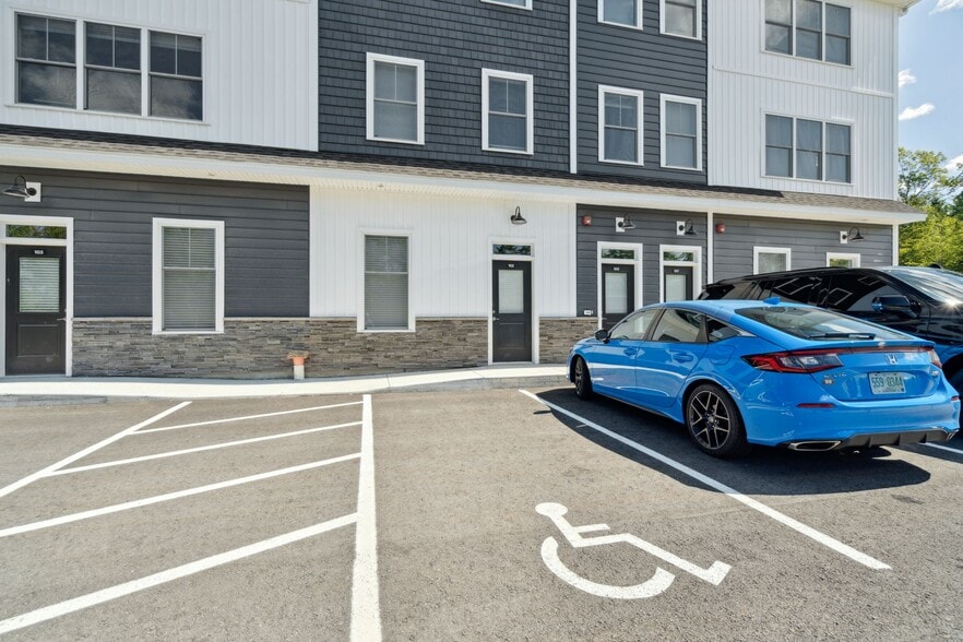 More Photos Of 3 Quill Lane, Barrington Apartments For Lease