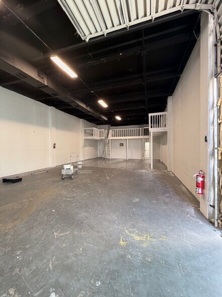 More Photos Of 591-599 NW 71st St, Miami Warehouse For Lease