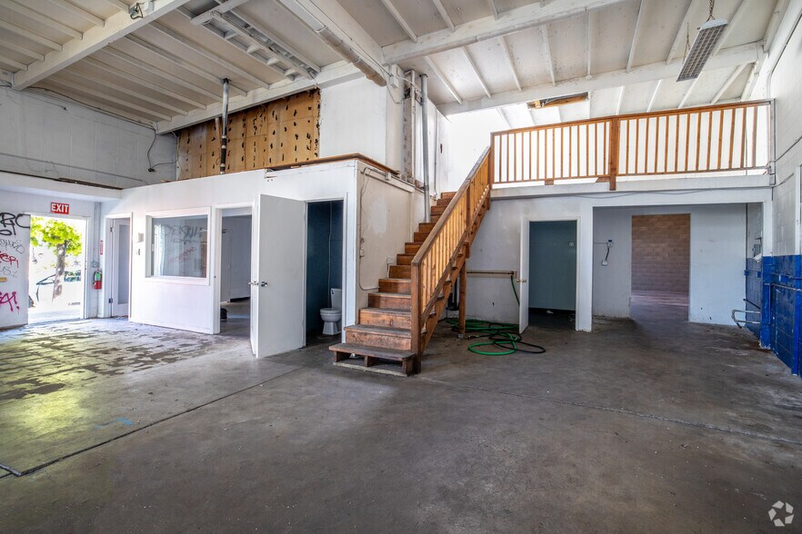 More Photos Of 2020 Brush St, Oakland Warehouse For Lease