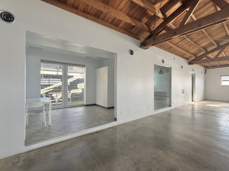More Photos Of 1920 Olympic Blvd, Santa Monica Loft Creative Space For Lease