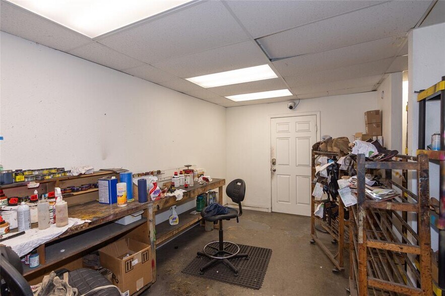 More Photos Of 4909 Commercial Park Dr, Austin Flex For Sale