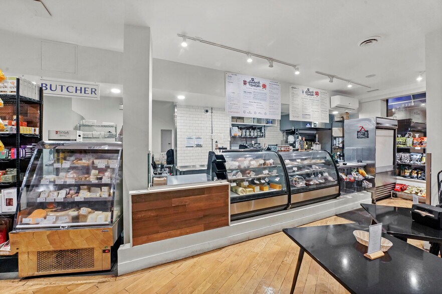 More Photos Of 4363 N Lincoln Ave, Chicago Storefront Retail Residential For Sale