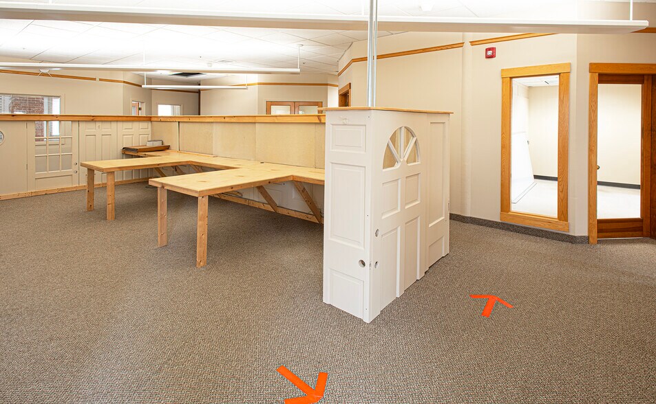 More Photos Of 320 Riverside Dr, Florence Office For Sale