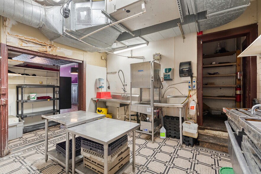 More Photos Of 700 N Salina St, Syracuse Restaurant For Sale