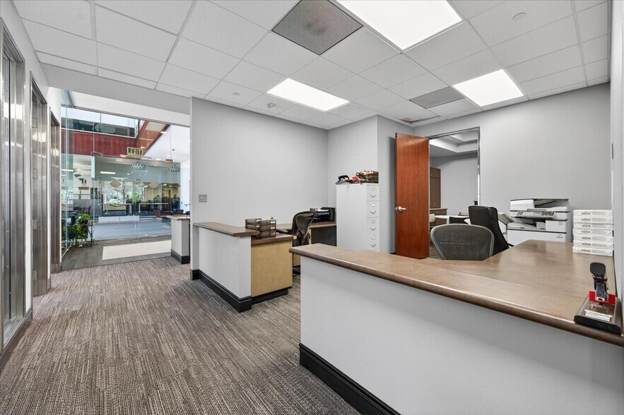 More Photos Of 7060 N Fresno St, Fresno Office For Lease