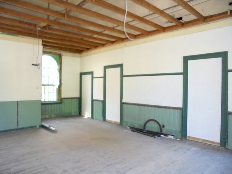 More Photos Of 97 Main St, Vernon Schools For Sale