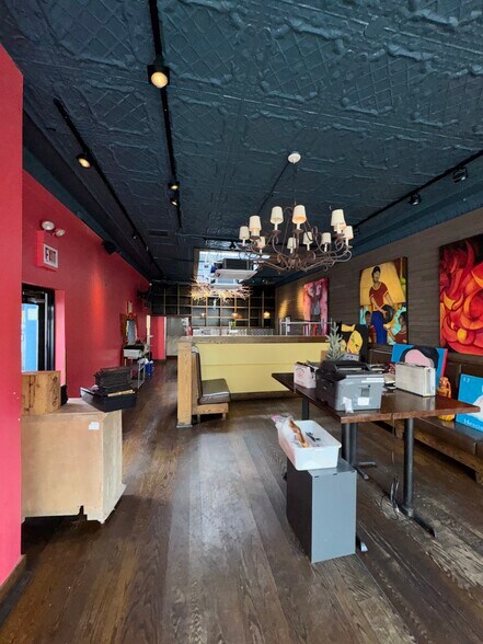 More Photos Of 215 W North Ave, Chicago Restaurant For Lease