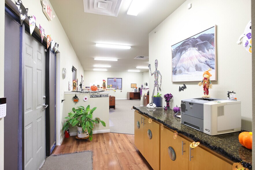 More Photos Of 8860 Oakland Rd, San Antonio Office For Sale