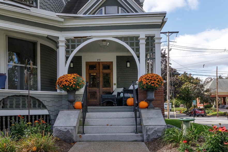 More Photos Of 84 Bay St, Manchester Office Residential For Lease