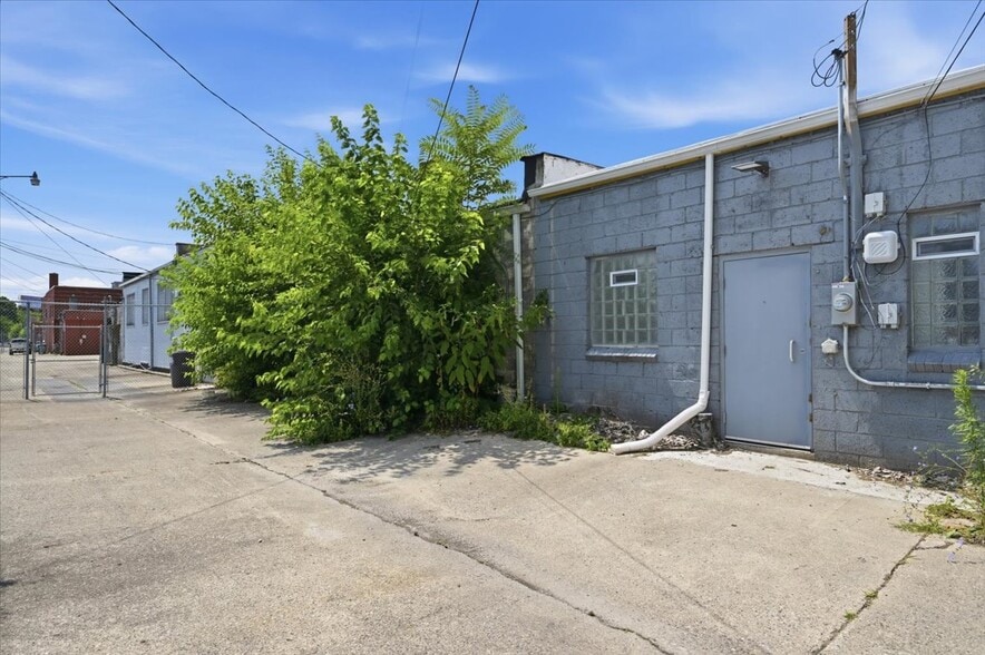 More Photos Of 18060 James Couzens Fwy, Detroit Loft Creative Space For Sale