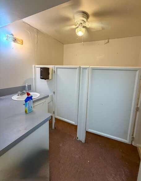 More Photos Of 108 Main st, Trinity Storefront For Sale