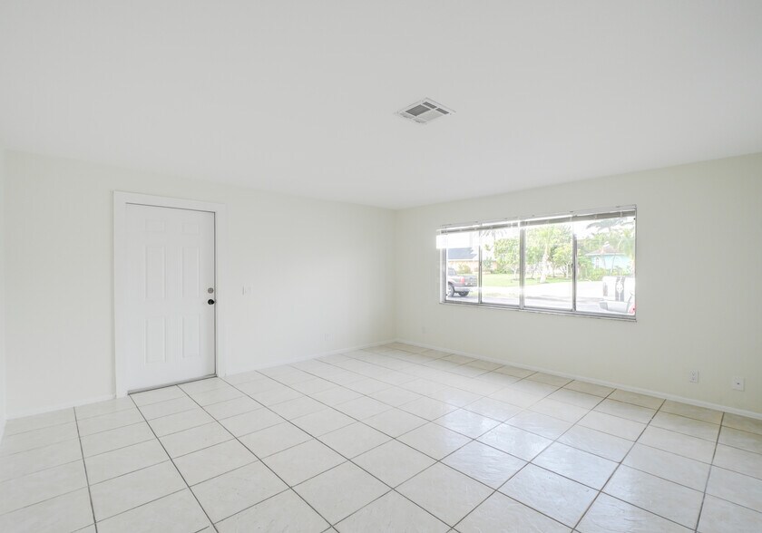 More Photos Of 937 SE 23rd Pl, Cape Coral Apartments For Sale