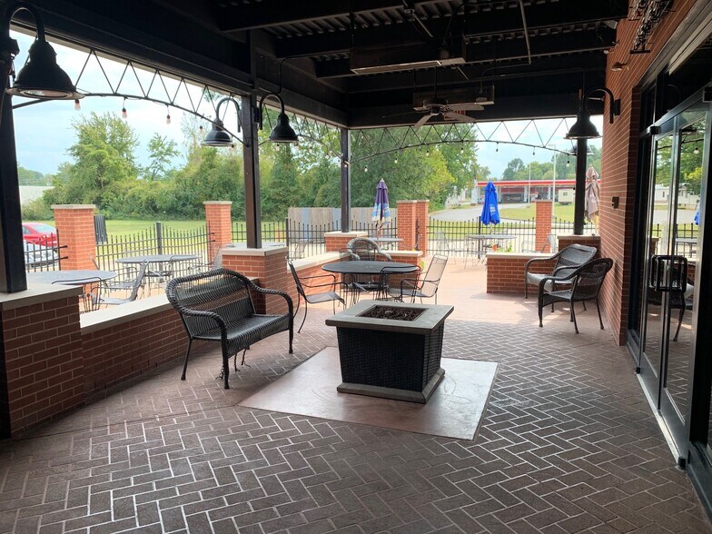 More Photos Of 309 E Main St, Carbondale Restaurant For Sale