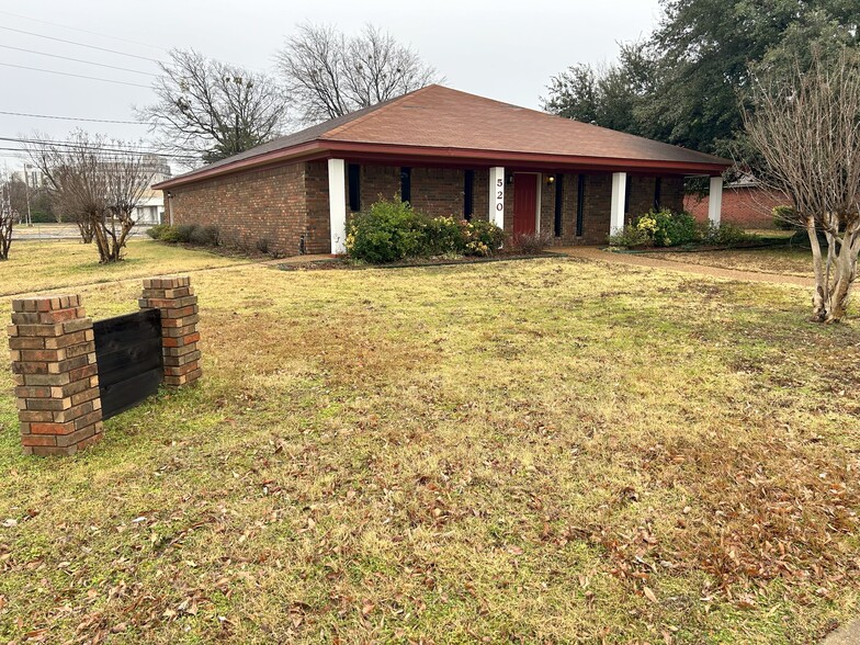 Primary Photo Of 520 Texas Blvd, Texarkana Medical For Sale