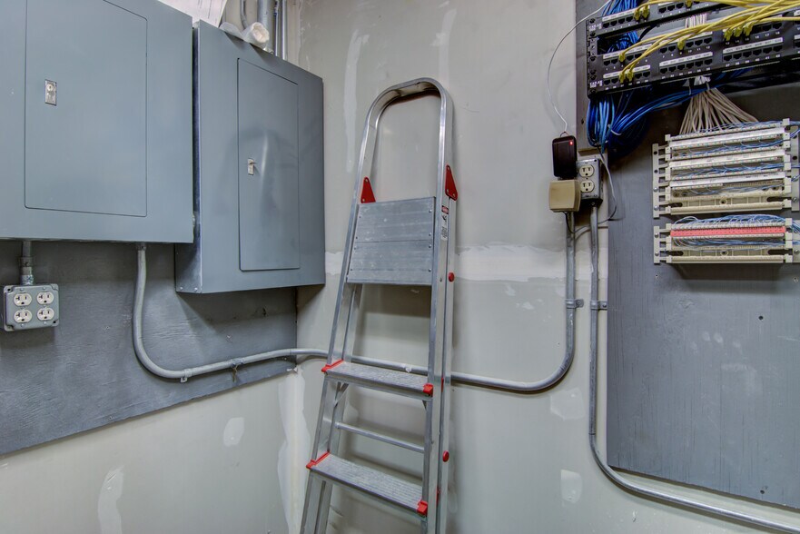 More Photos Of 3624 Oakwood Hills Pky, Eau Claire Office For Sale