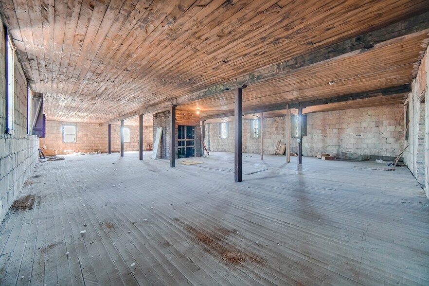 More Photos Of 15300 Greenwood Rd, South Holland Manufacturing For Sale