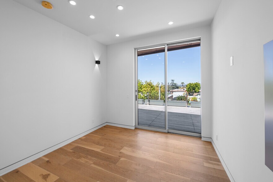 More Photos Of 920 N Fairfax Ave, West Hollywood Loft Creative Space For Sale