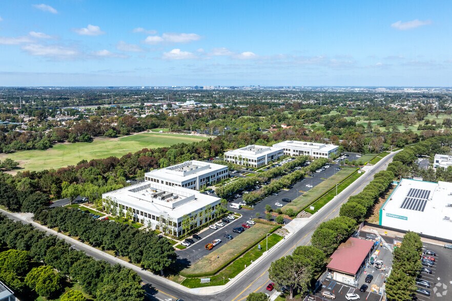More Photos Of 6400 Oak Canyon, Irvine Office For Lease