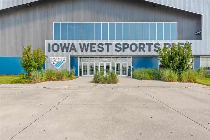 More Photos Of 3260 Mid America Dr, Council Bluffs Sports And Entertainment For Lease