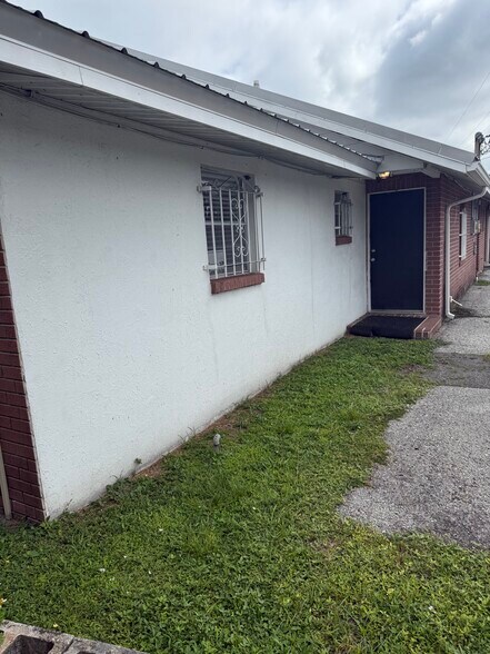 More Photos Of 1905 W Baker St, Plant City Office For Lease