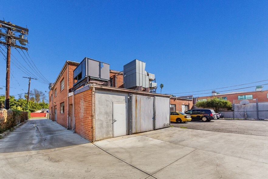 More Photos Of 2435 Military Ave, Los Angeles Office For Lease