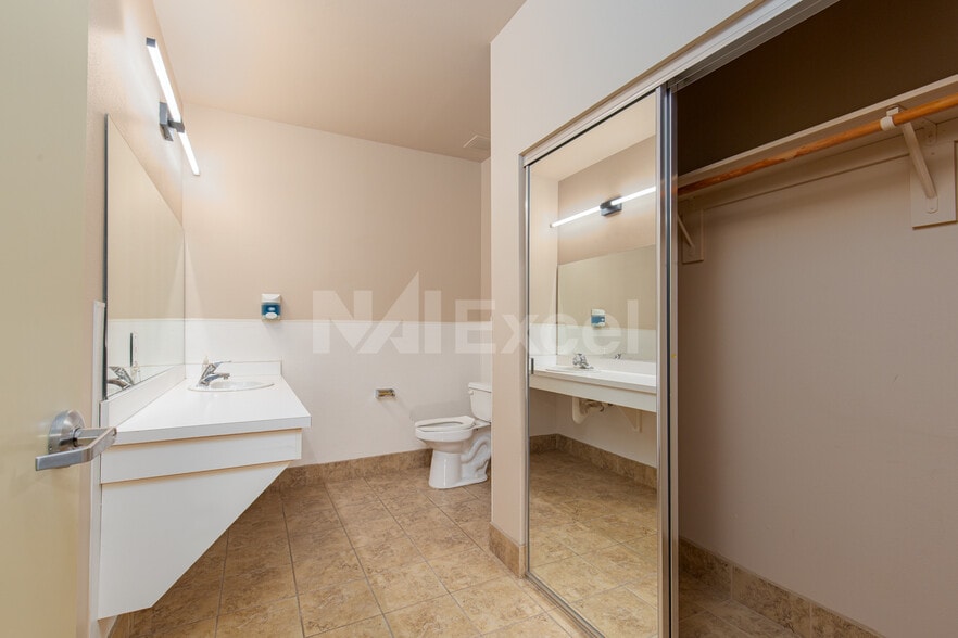 More Photos Of 3510 Cavaretta Ct, Las Vegas Warehouse For Lease
