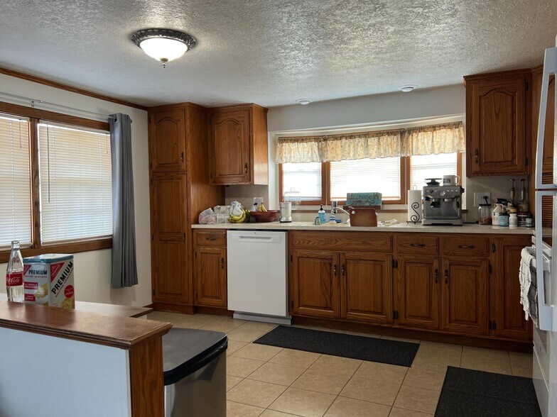 More Photos Of 112 McPherson St, Crawford Restaurant For Sale