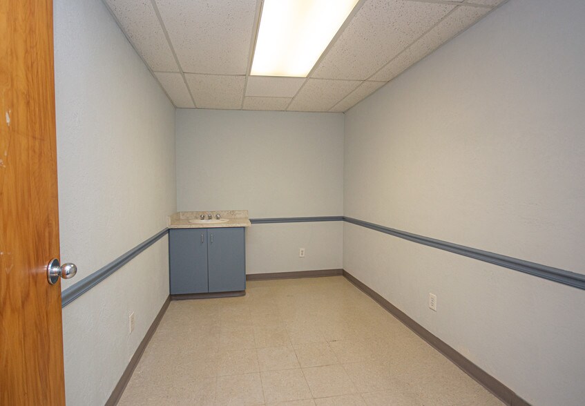 More Photos Of 13414 Medical Complex Dr, Tomball Medical For Lease