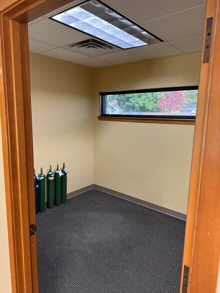 More Photos Of 130 S 15th St, Mount Vernon Medical For Lease