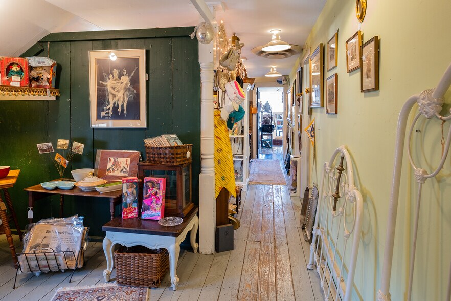 More Photos Of 3301 Franklin Ave, Millbrook General Retail For Sale