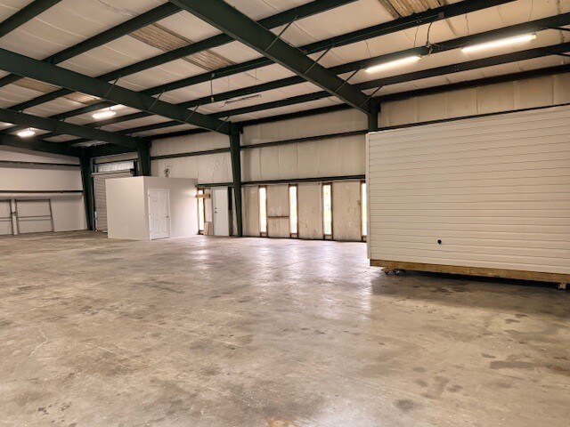 More Photos Of 2828 States St, Lakeland Warehouse For Lease