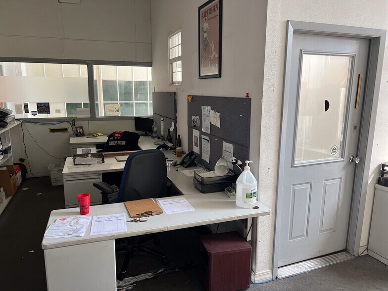 More Photos Of 223 SE 3rd Ave, Portland Warehouse For Sale