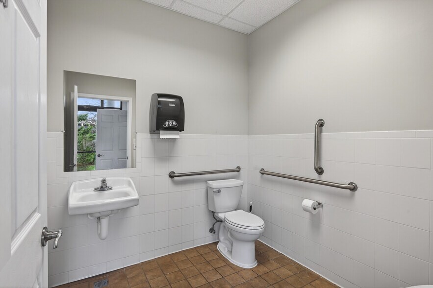 More Photos Of 1063-1123 Weir Dr, Woodbury Medical For Sale