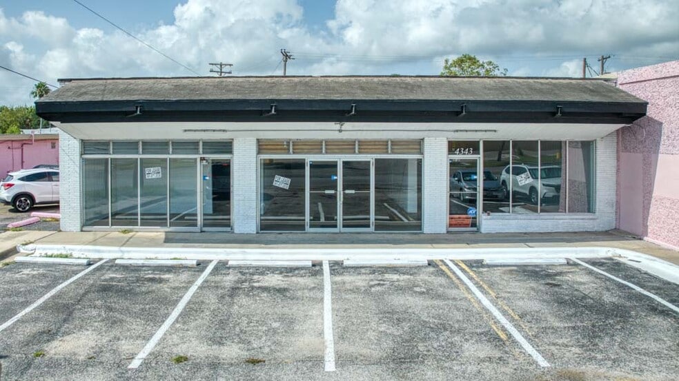 More Photos Of 4321-4343 S Alameda St, Corpus Christi Storefront For Sale