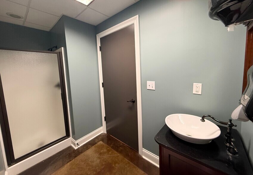 More Photos Of 113-115 W Jackson Ave, Ridgeland Unknown For Lease