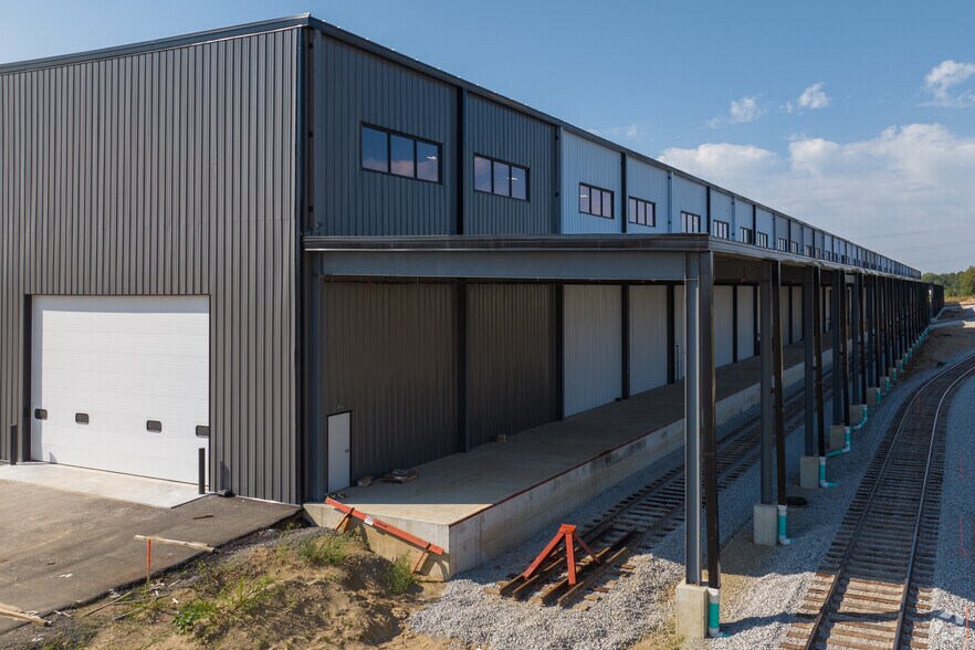 More Photos Of 203 Stonemont Dr, Bristol Warehouse For Lease