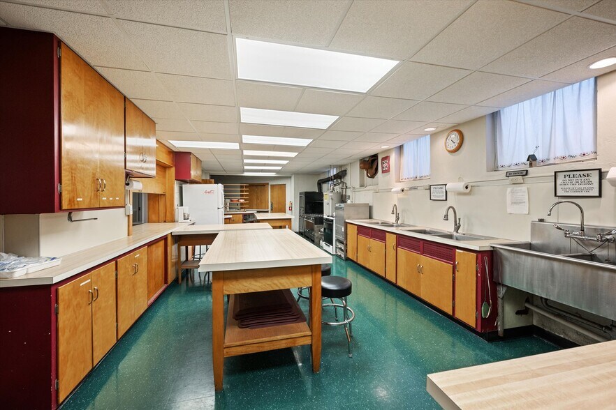 More Photos Of 725 Navarre Ave, Toledo Religious Facility For Sale