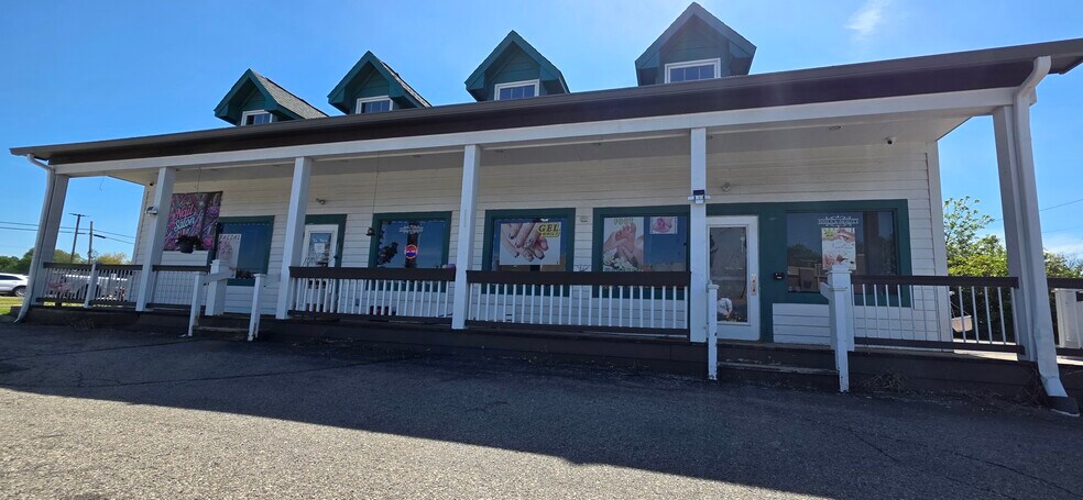 More Photos Of 9850-9852 E Grand River Ave, Brighton Freestanding For Sale
