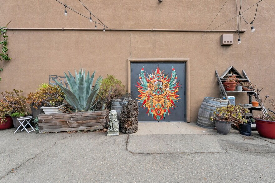 More Photos Of 825-829 27th Ave, Oakland Manufacturing For Sale