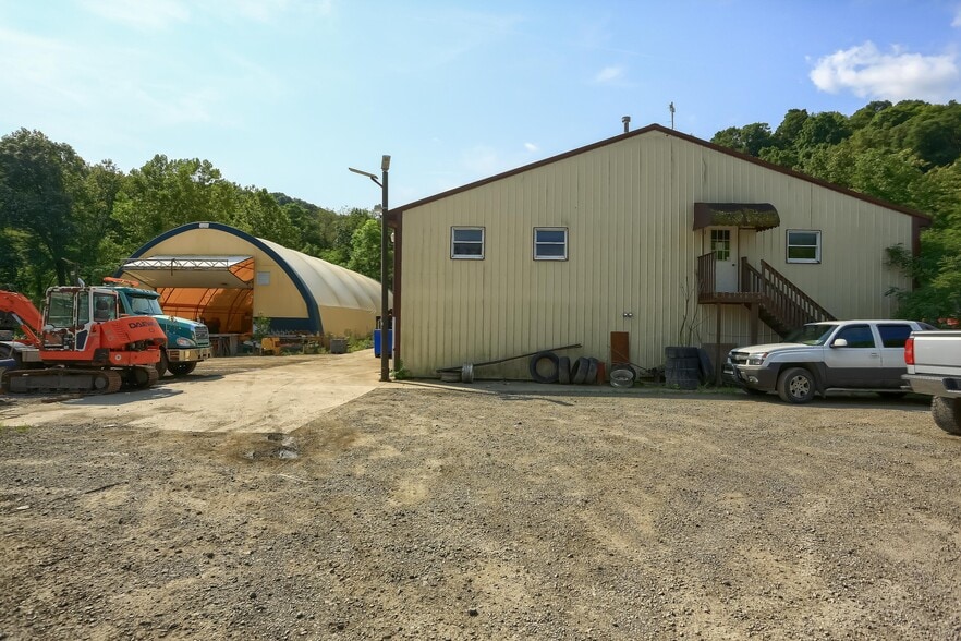 More Photos Of 740 Greensburg Rd, New Kensington Warehouse For Lease