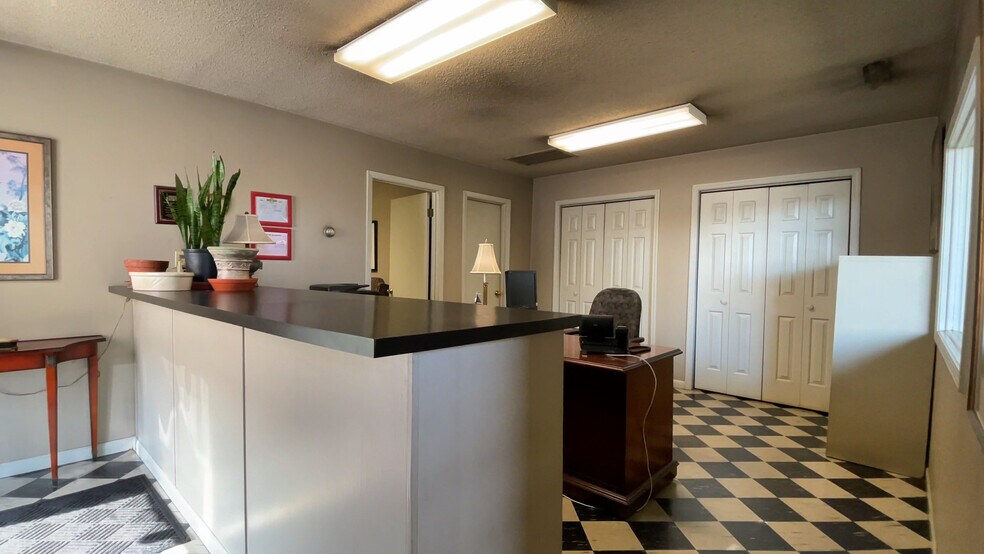 More Photos Of 302 6th, Decatur Industrial For Lease