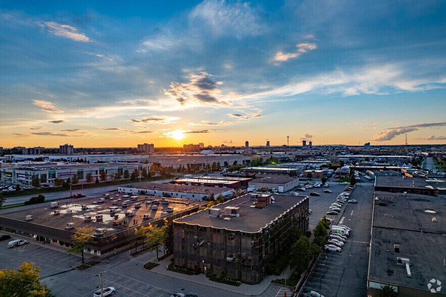 More Photos Of 350 Rutherford Rd S, Brampton Office For Lease