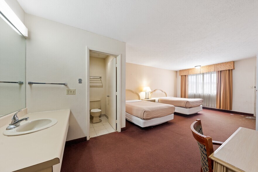 More Photos Of 1530 Cleveland Rd, Sandusky Hotel For Sale