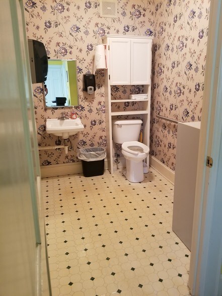 More Photos Of 1112 E Ash St, Goldsboro Office For Sale