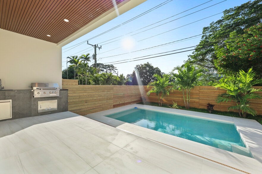 More Photos Of 1321 NE 13th Ave, Fort Lauderdale Multifamily For Sale