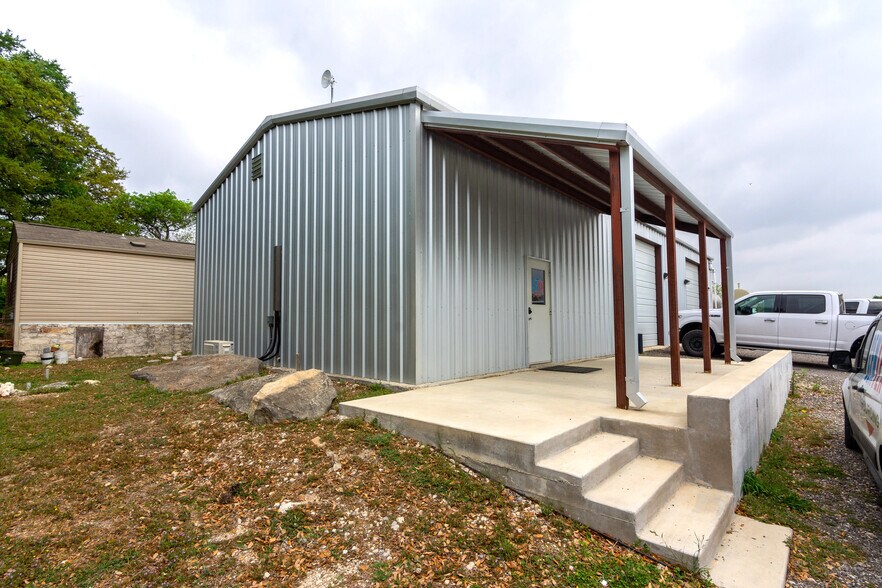 More Photos Of 2520 W Highway 290, Dripping Springs Light Manufacturing For Sale