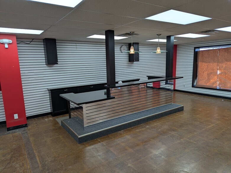 More Photos Of 4950 S Broadway St, Wichita Freestanding For Lease