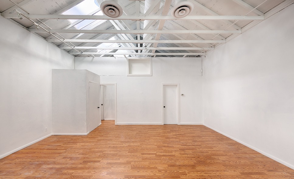 More Photos Of 2711 Main St, Santa Monica Storefront For Lease